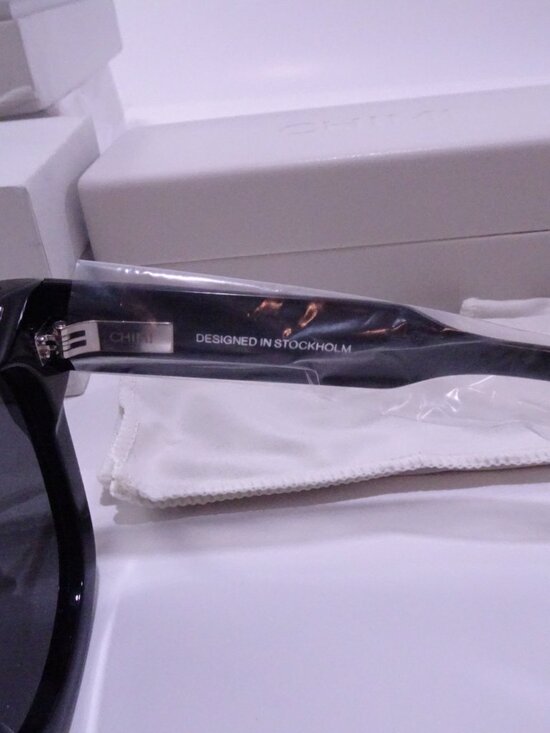 Veronica Beard Reversible CHIMI Women\'s 08 SUNGLASSES Black NIB 198